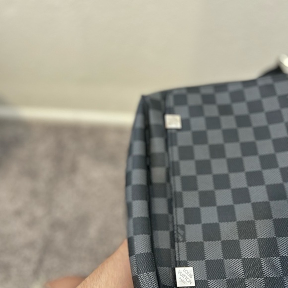 Louis Vuitton Damier Graphite Messenger Bag - Picture 8 of 12